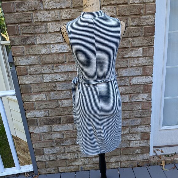 ⭐ Abercrombie & Fitch Striped Mock Neck Dress Size Small Tall - Picture 2 of 11